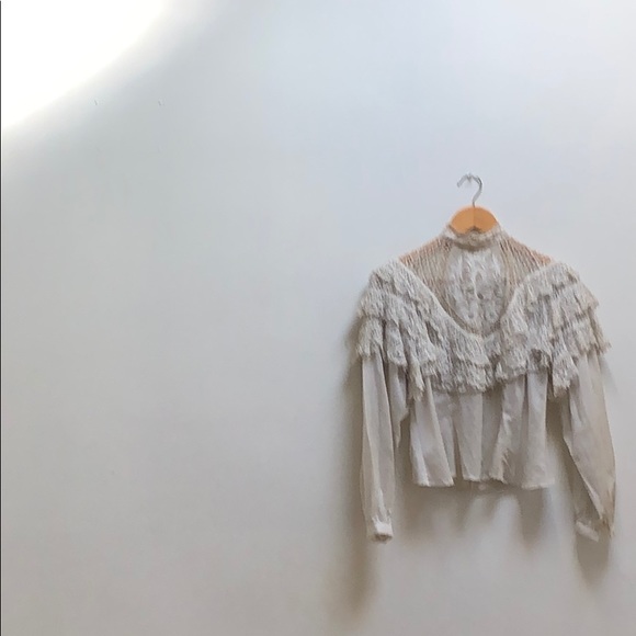 Meet your Posher, Gabriella - Picture 1 of 1